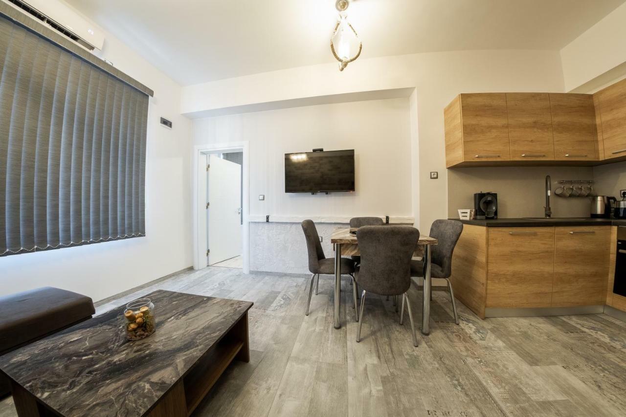 Downtown Life Apartment